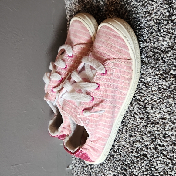 Wonder Nation Slip On Tennis Shoes - Picture 2 of 5